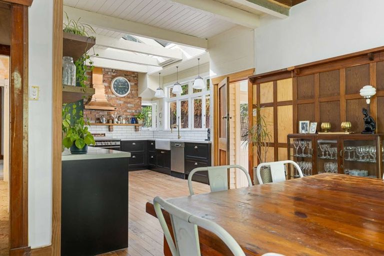 Photo of property in 353 Devon Street West, Lynmouth, New Plymouth, 4310