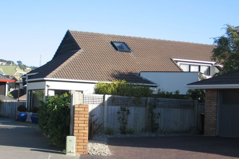 Photo of property in 18 Montrose Grove, Churton Park, Wellington, 6037