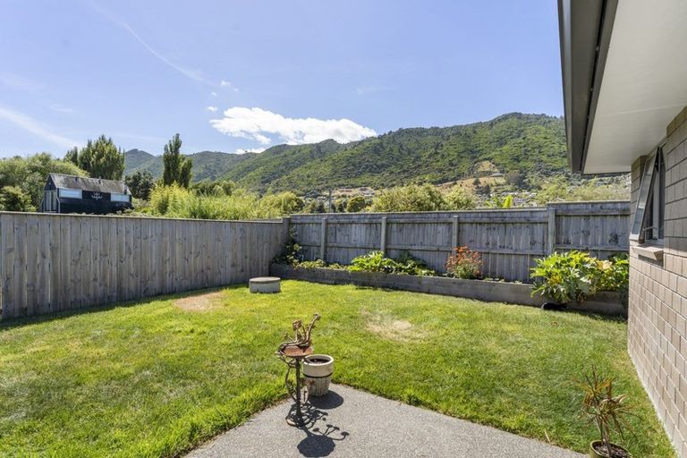 Photo of property in 24 Mahia Lane, Waikanae, 5036