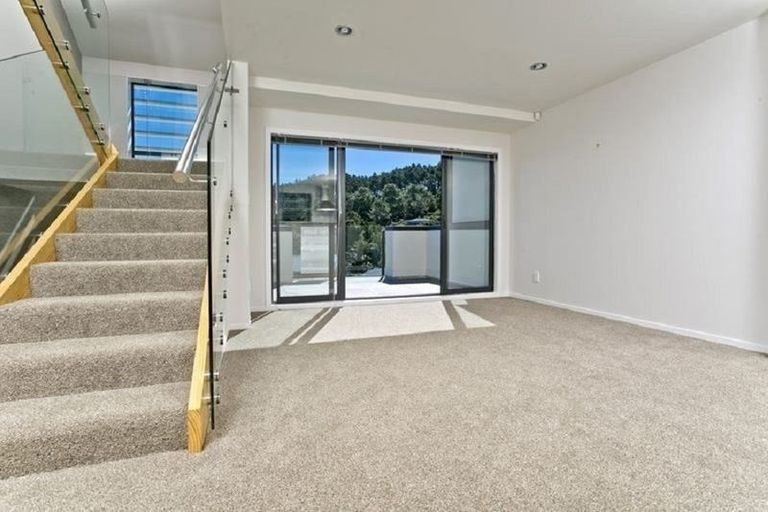 Photo of property in 2/10 Silver Moon Road, Albany Heights, Auckland, 0632