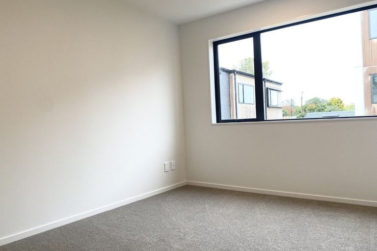 Photo of property in 27 Paetai Lane, Te Atatu Peninsula, 0610
