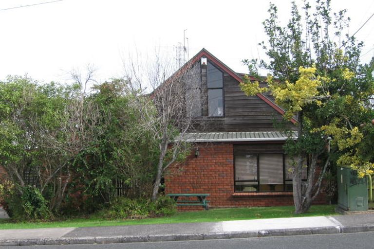 Photo of property in 41 Lyndhurst Road, Te Atatu South, Auckland, 0610