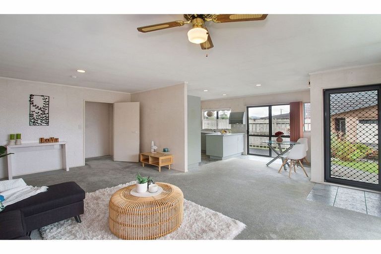 Photo of property in 2/56 Larnoch Road, Henderson, Auckland, 0610