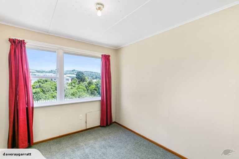 Photo of property in 10 Tania Way, Paparangi, Wellington, 6037