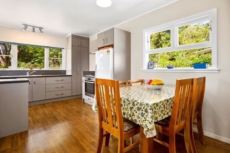 Photo of property in 52 Chester Road, Tawa, Wellington, 5028