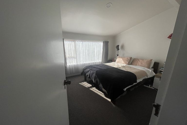 Photo of property in 1/133 Queens Drive, Lyall Bay, Wellington, 6022