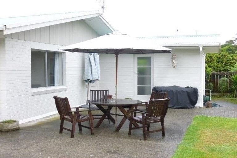 Photo of property in 8 Leybourne Avenue, Waikanae, 5036