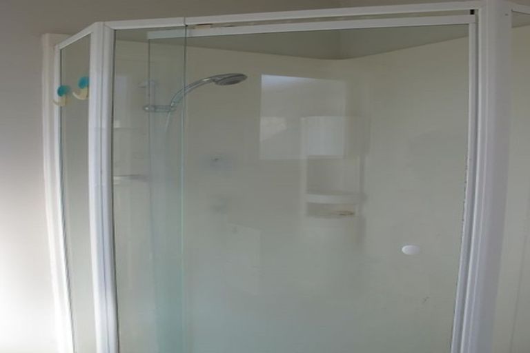 Photo of property in 15 Sheehan Road, Te Atatu South, Auckland, 0610