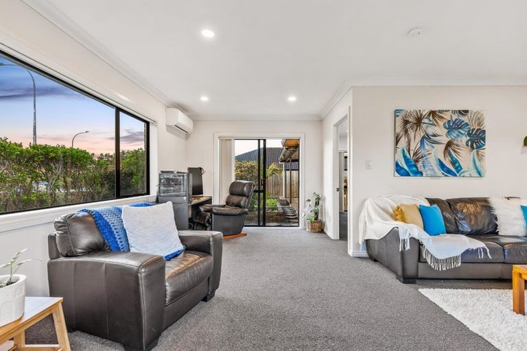 Photo of property in 51 Semillon Avenue, Henderson, Auckland, 0612