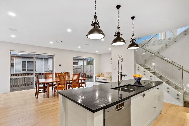 Photo of property in 9 Franheim Crescent, Orewa, 0931