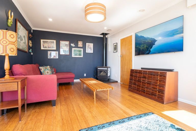 Photo of property in 97a Glanmire Road, Newlands, Wellington, 6037