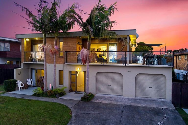 Photo of property in 180 Royal Road, Massey, Auckland, 0614