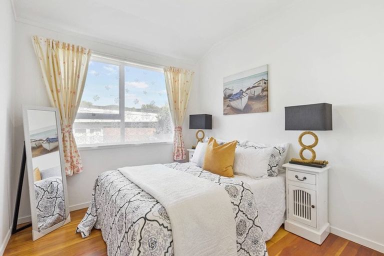 Photo of property in 18 Leewood Place, Pakuranga Heights, Auckland, 2010