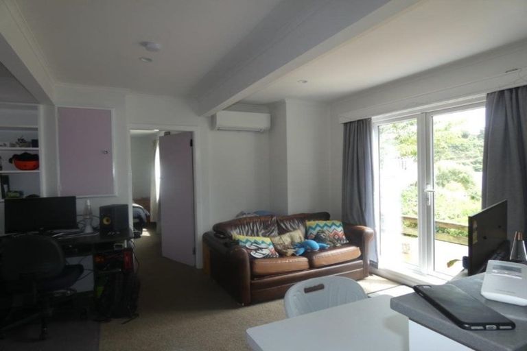Photo of property in 92 Creswick Terrace, Northland, Wellington, 6012