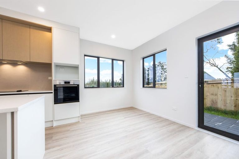 Photo of property in 33 Whiteywood Street, Westgate, 0814