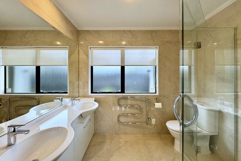 Photo of property in 26 Maghera Drive, East Tamaki Heights, Auckland, 2016