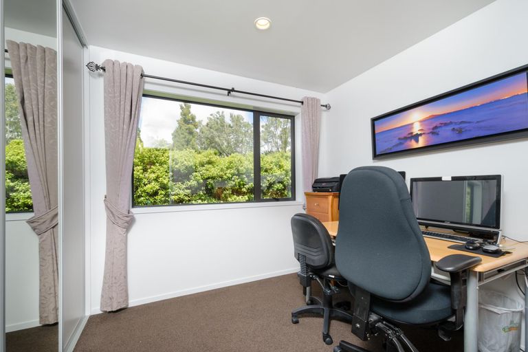 Photo of property in 24 Edgerton Road, Te Atatu Peninsula, Auckland, 0610