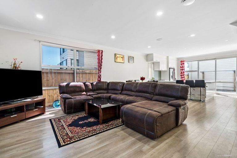 Photo of property in 9 Taupinga Way, Takanini, 2112