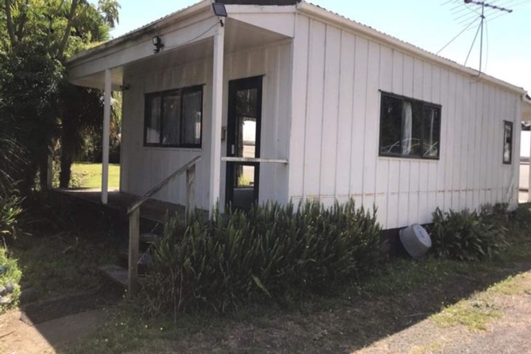 Photo of property in 48 Pukeoware Road, Waiuku, 2681