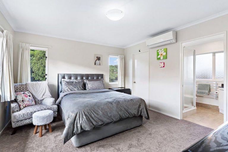 Photo of property in 6 Harobed Place, Weymouth, Auckland, 2103