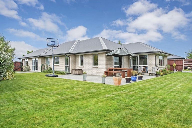 Photo of property in 55 Huntingdon Drive, Rangiora, 7400