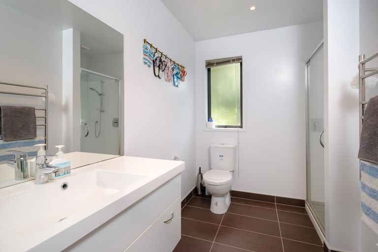 Photo of property in 24 Edgerton Road, Te Atatu Peninsula, Auckland, 0610