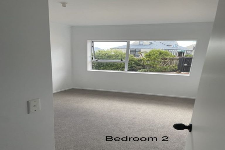 Photo of property in 2/318 Sunset Road, Unsworth Heights, Auckland, 0632