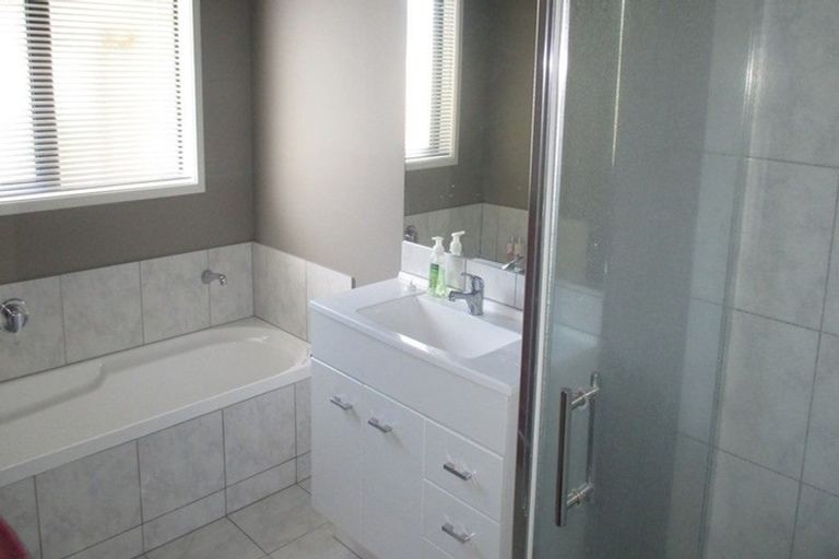 Photo of property in 18 Oldfield Court, Huntington, Hamilton, 3210