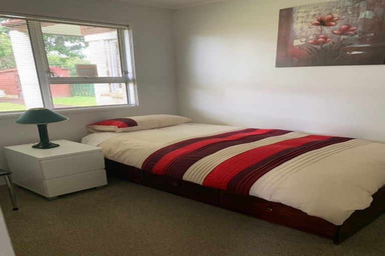 Photo of property in 2/10 Raewyn Place, Pakuranga, Auckland, 2010