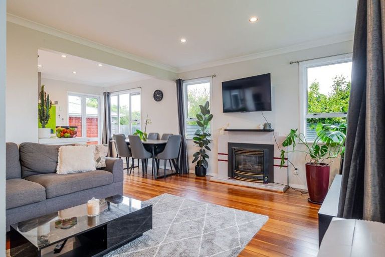 Photo of property in 4 Eton Place, Terrace End, Palmerston North, 4410