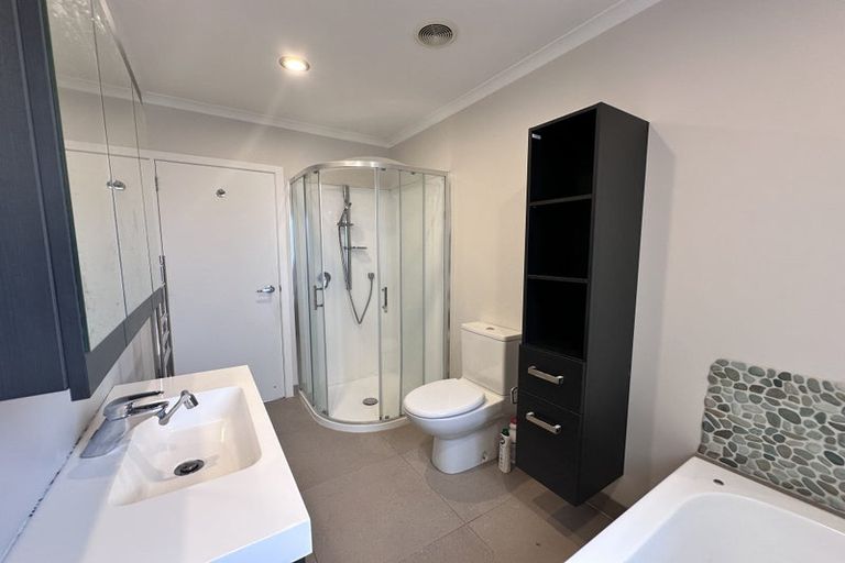 Photo of property in 24 Kiteroa Terrace, Rothesay Bay, Auckland, 0630