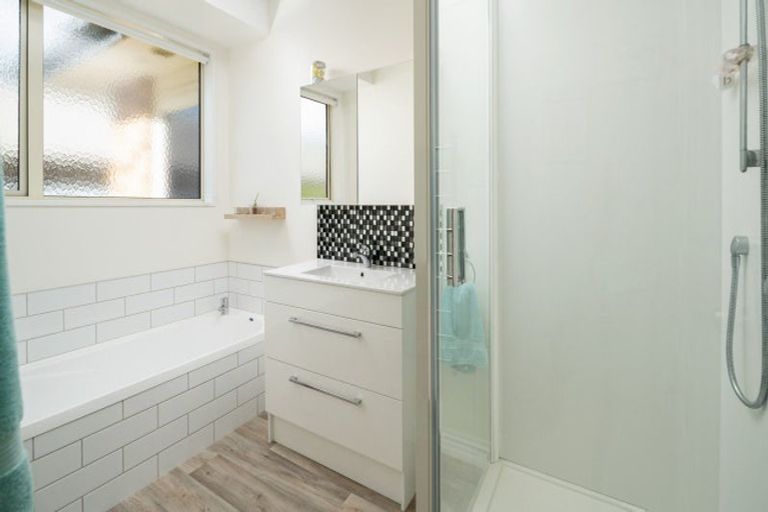 Photo of property in 2 Whitby Close, Waikawa, Picton, 7220