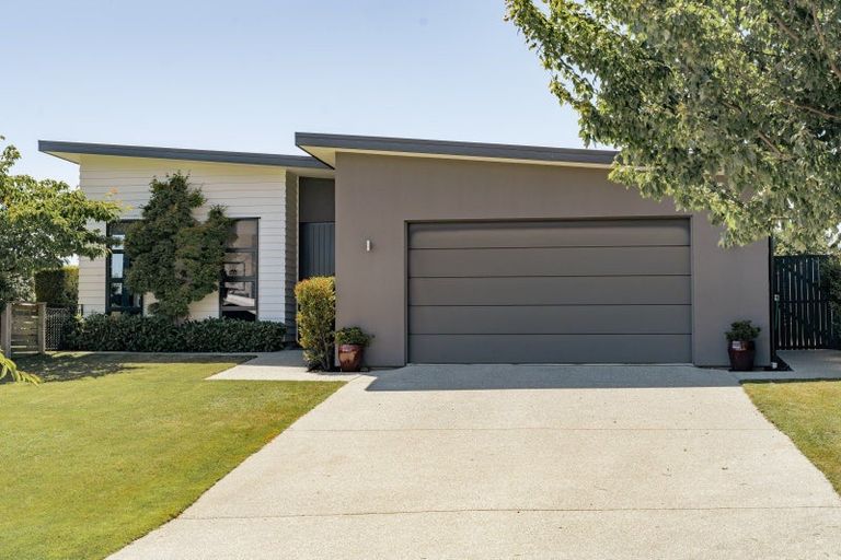 Photo of property in 11 Coromandel Street, Wanaka, 9305