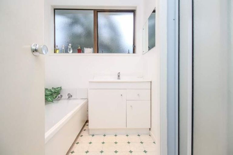 Photo of property in 94 Sunvue Road, Glen Eden, Auckland, 0602