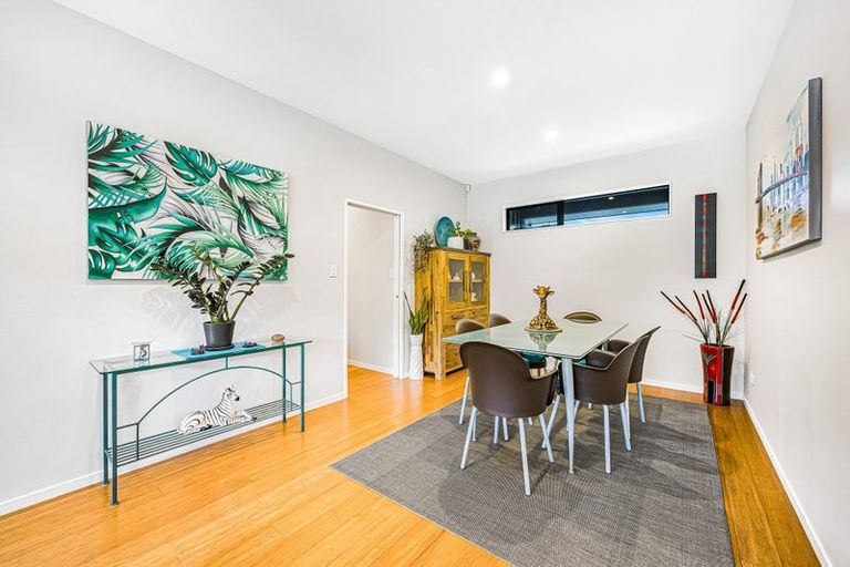 Photo of property in 18 Awanui Crescent, Matakana, 0985