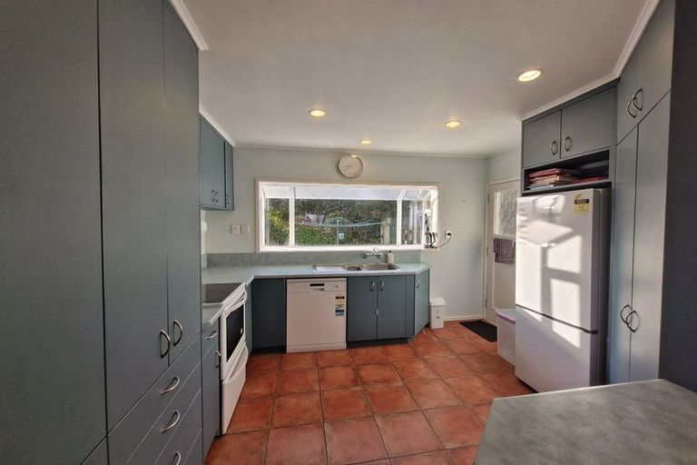 Photo of property in 14 Robert Street, Newlands, Wellington, 6037