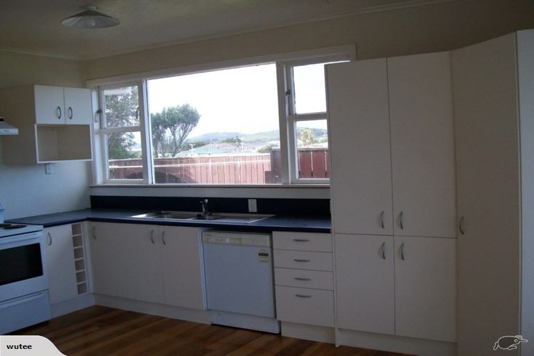 Photo of property in 126 Glanmire Road, Newlands, Wellington, 6037