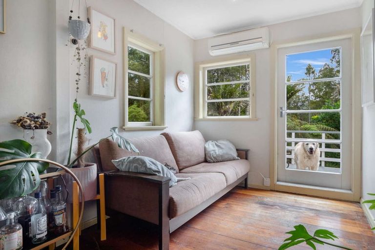 Photo of property in 43 Kauri Point Road, Laingholm, Auckland, 0604