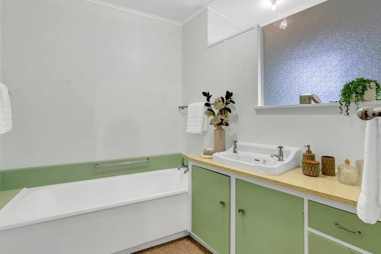 Photo of property in 2/53 Young Street, New Plymouth, 4310