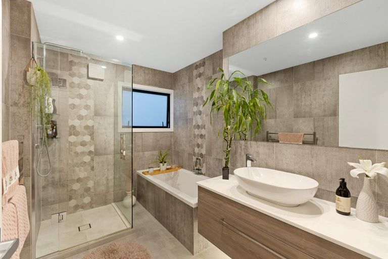 Photo of property in 1/248 Hibiscus Coast Highway, Orewa, 0931