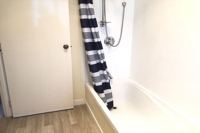Photo of property in 89 Woodglen Road, Glen Eden, Auckland, 0602