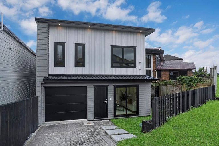 Photo of property in 2d Gordon Stanley Drive, Massey, Auckland, 0614