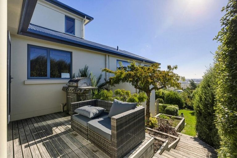 Photo of property in 31 Highcrest Heights, Westmorland, Christchurch, 8025