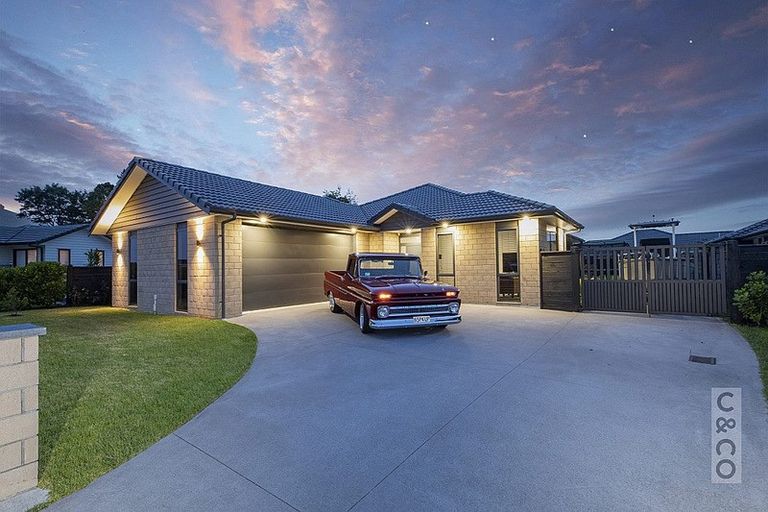 Photo of property in 42 Pohutukawa Parade, Riverhead, 0820