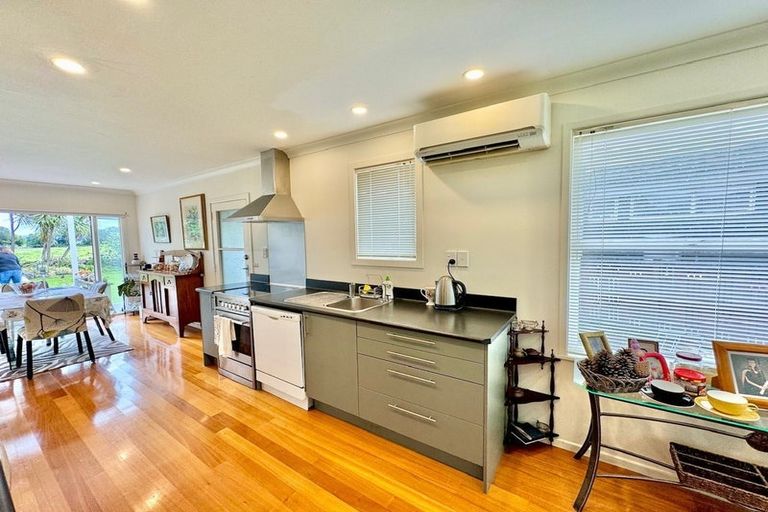 Photo of property in 121 Muir Avenue, Mangere Bridge, Auckland, 2022
