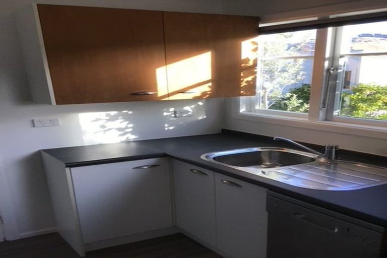 Photo of property in 109 Beachville Road, Redcliffs, Christchurch, 8081