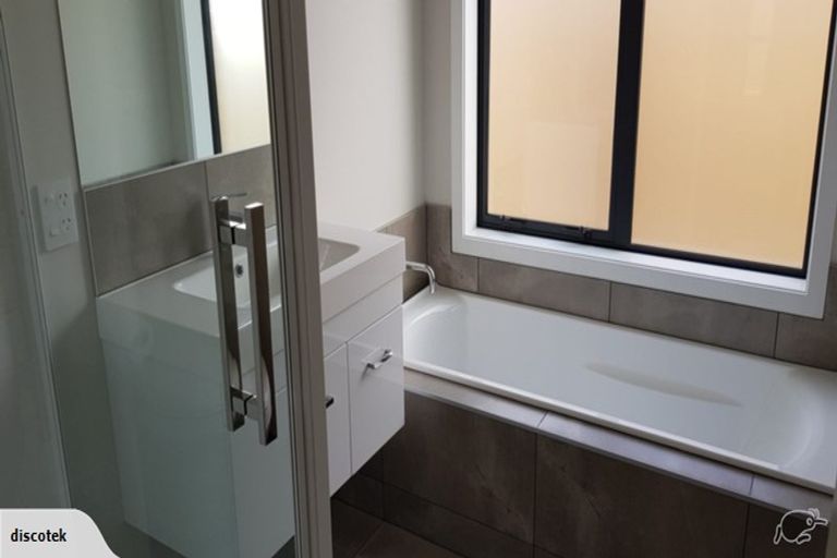 Photo of property in 5 Pohe Street, Waikanae, 5036