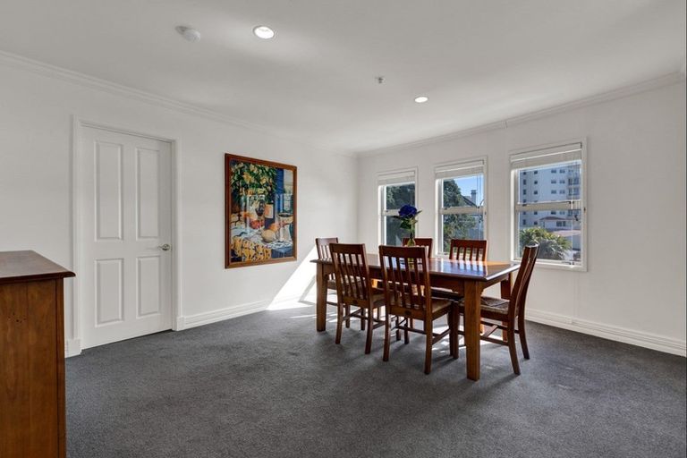 Photo of property in 1e Queen Street, New Plymouth, 4310