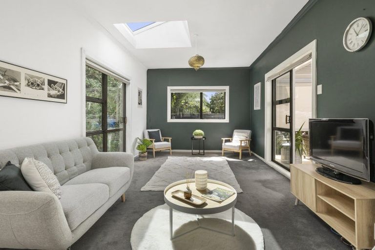 Photo of property in 42 Lincoln Avenue, Tawa, Wellington, 5028