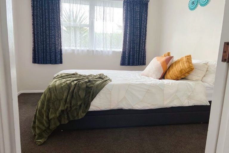 Photo of property in 33 Helena Street, Massey, Auckland, 0614